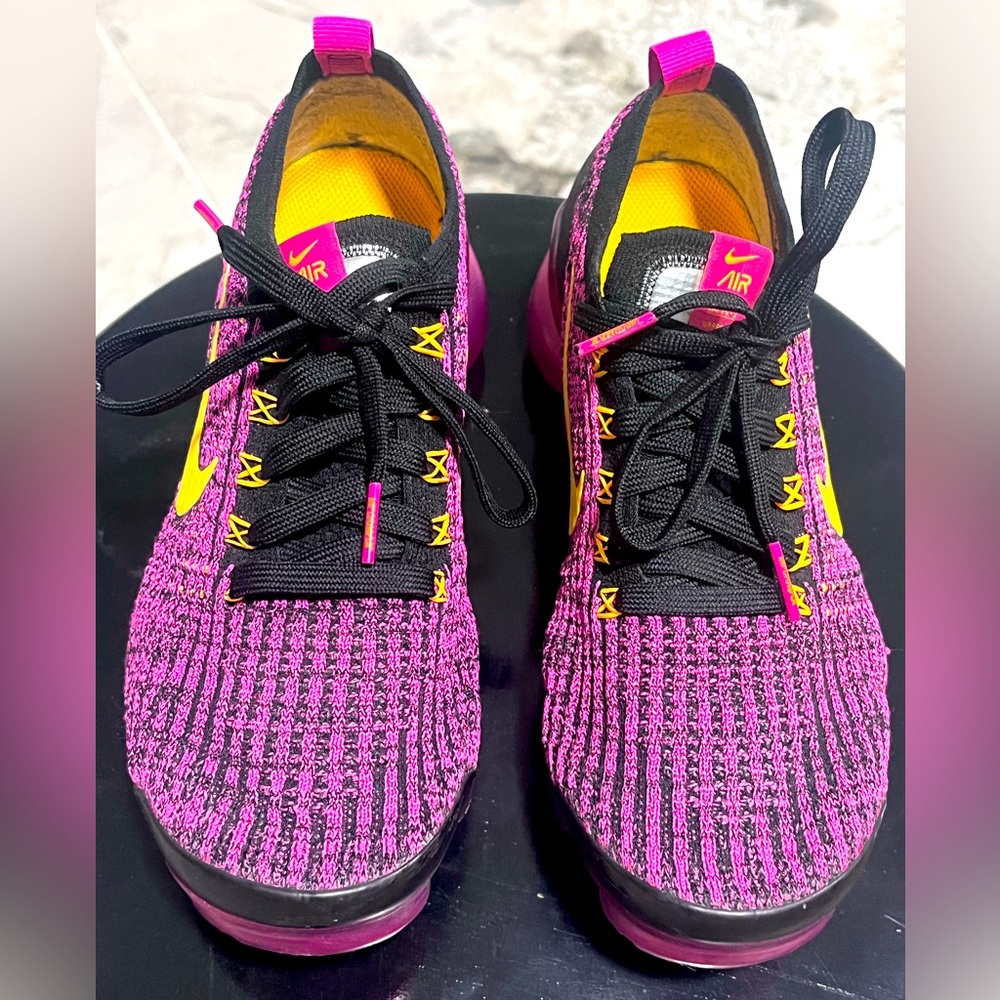 Air Nike VaporMax Pink/Black/Yellow Size 7.5